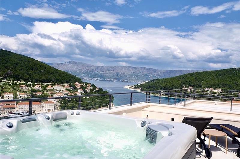 Large 6 bedroom luxury villa with heated pool and jacuzzi on Brac island sleeps 12-16