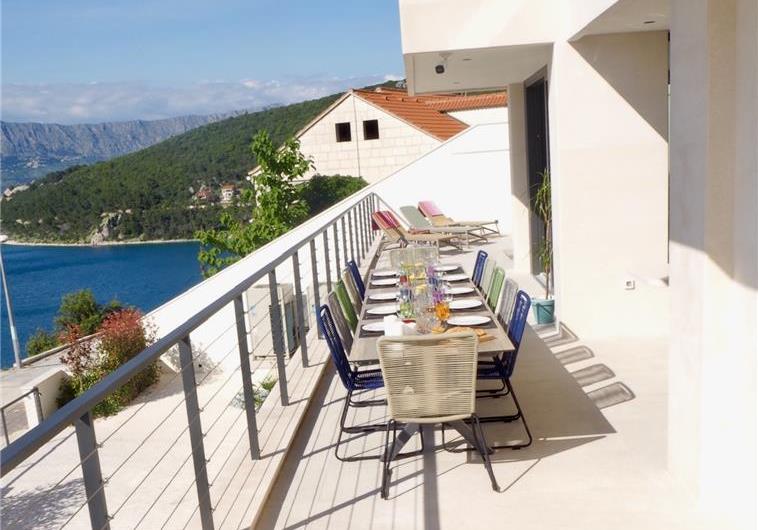 Large 6 bedroom luxury villa with heated pool and jacuzzi on Brac island sleeps 12-16