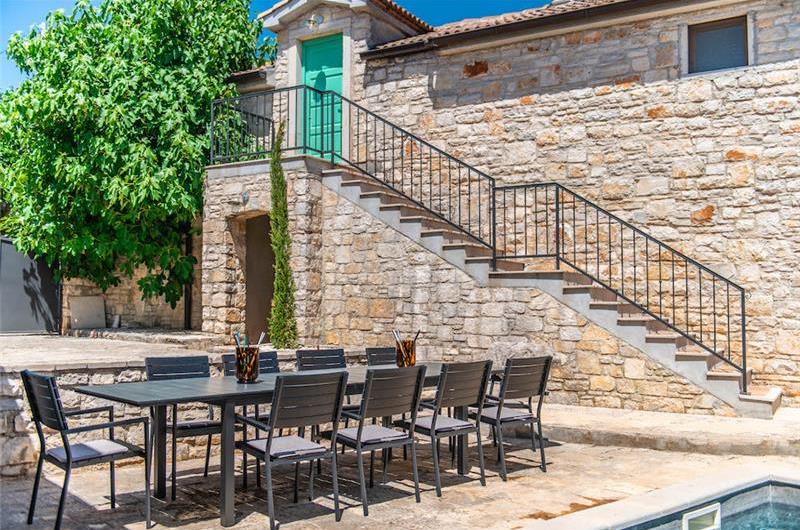 4-bedroom Villa with pool near Sveti Lovrec and Porec, Sleeps 10