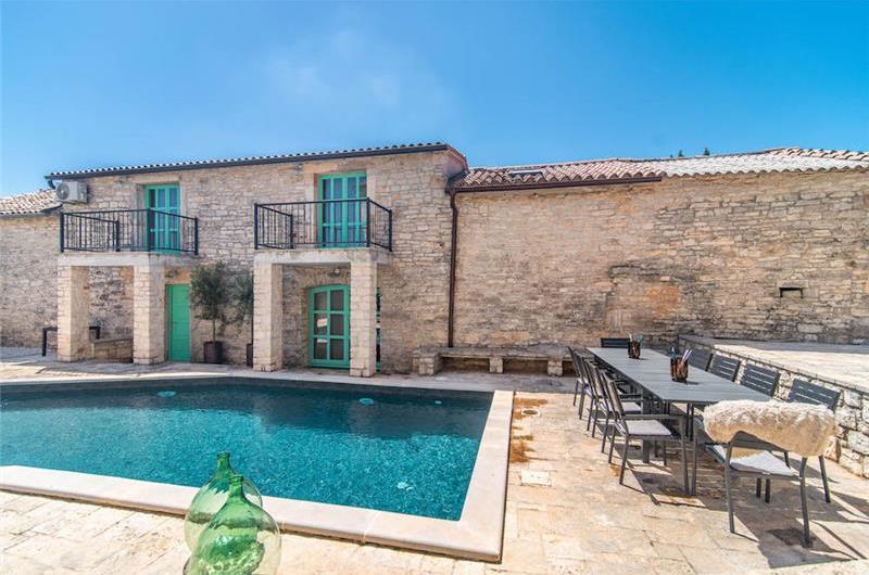 4-bedroom Villa with pool near Sveti Lovrec and Porec, Sleeps 10
