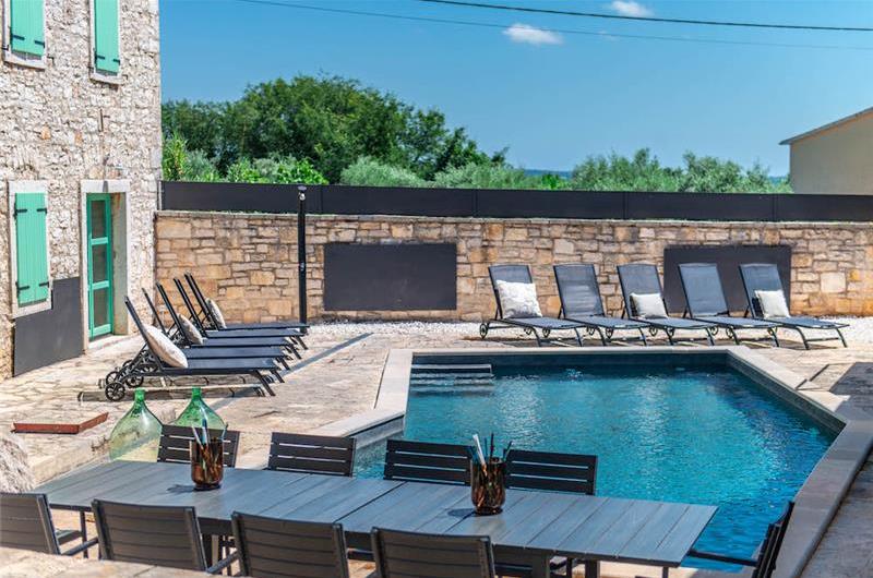 4-bedroom Villa with pool near Sveti Lovrec and Porec, Sleeps 10