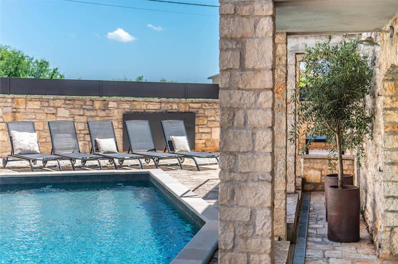 4-bedroom Villa with pool near Sveti Lovrec and Porec, Sleeps 10