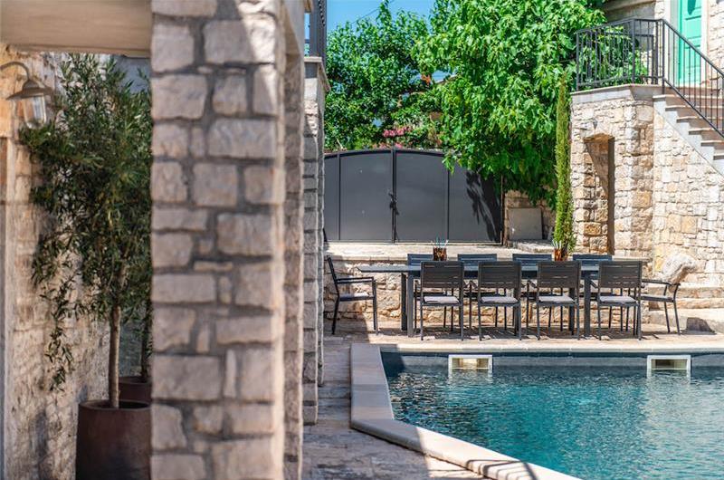 4-bedroom Villa with pool near Sveti Lovrec and Porec, Sleeps 10