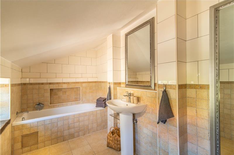 4-bedroom Villa with pool near Sveti Lovrec and Porec, Sleeps 10