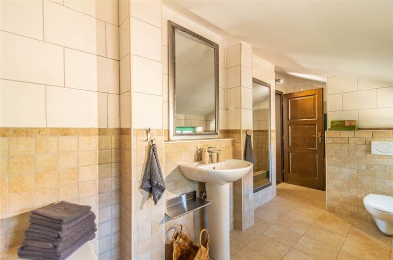 4-bedroom Villa with pool near Sveti Lovrec and Porec, Sleeps 10