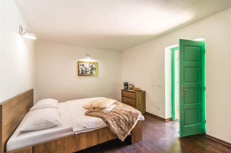 4-bedroom Villa with pool near Sveti Lovrec and Porec, Sleeps 10