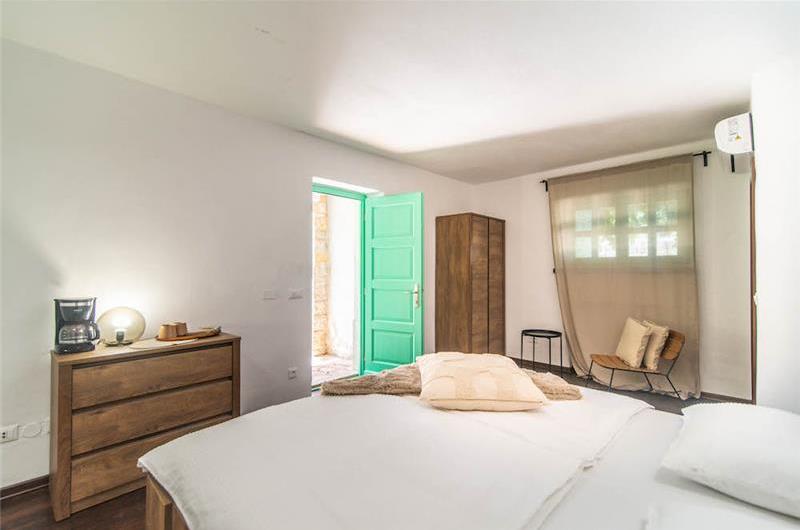 4-bedroom Villa with pool near Sveti Lovrec and Porec, Sleeps 10