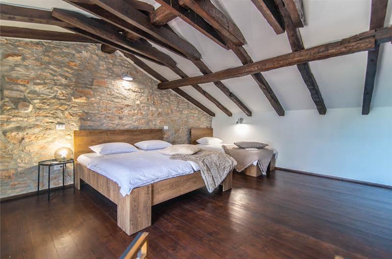 4-bedroom Villa with pool near Sveti Lovrec and Porec, Sleeps 10