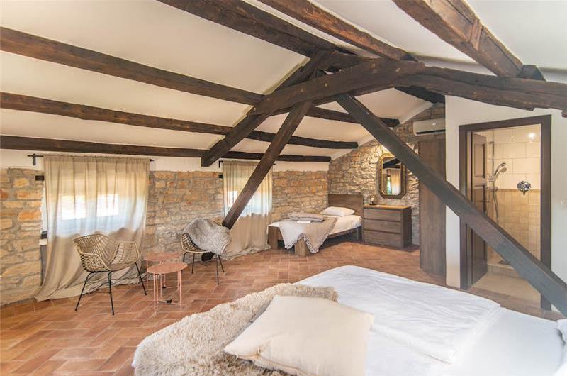 4-bedroom Villa with pool near Sveti Lovrec and Porec, Sleeps 10