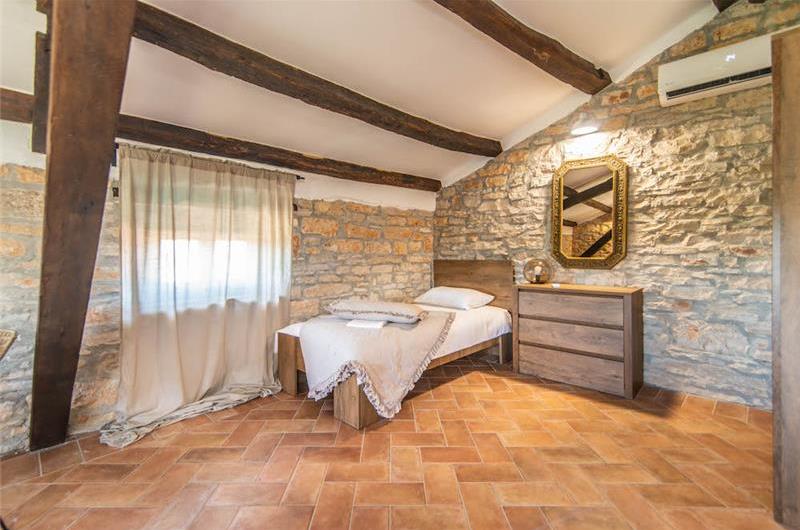 4-bedroom Villa with pool near Sveti Lovrec and Porec, Sleeps 10