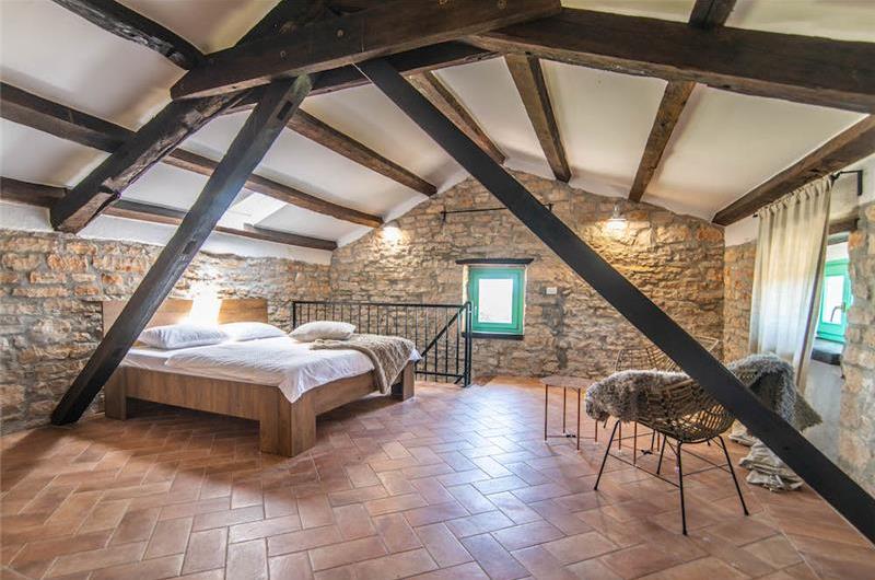 4-bedroom Villa with pool near Sveti Lovrec and Porec, Sleeps 10