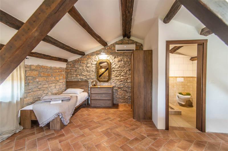 4-bedroom Villa with pool near Sveti Lovrec and Porec, Sleeps 10