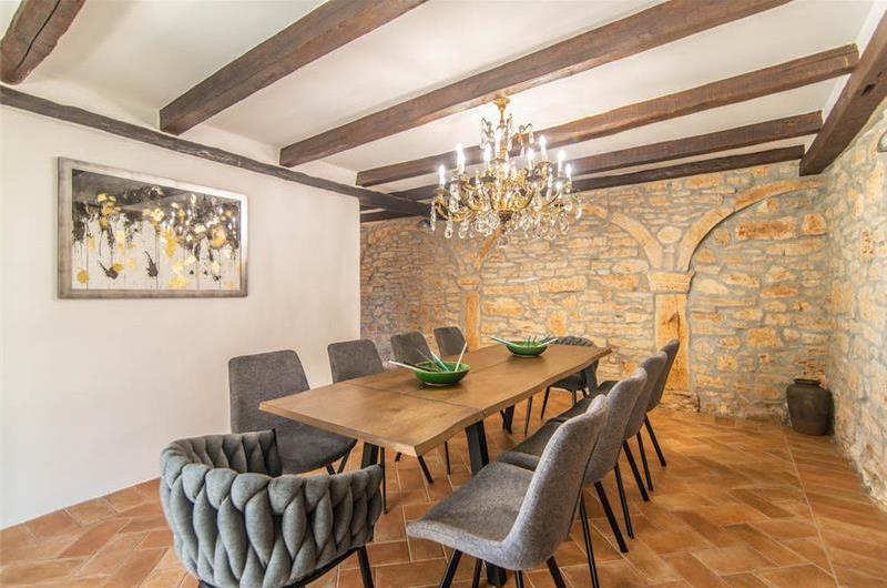 4-bedroom Villa with pool near Sveti Lovrec and Porec, Sleeps 10