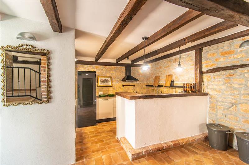 4-bedroom Villa with pool near Sveti Lovrec and Porec, Sleeps 10