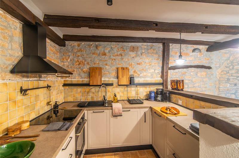 4-bedroom Villa with pool near Sveti Lovrec and Porec, Sleeps 10