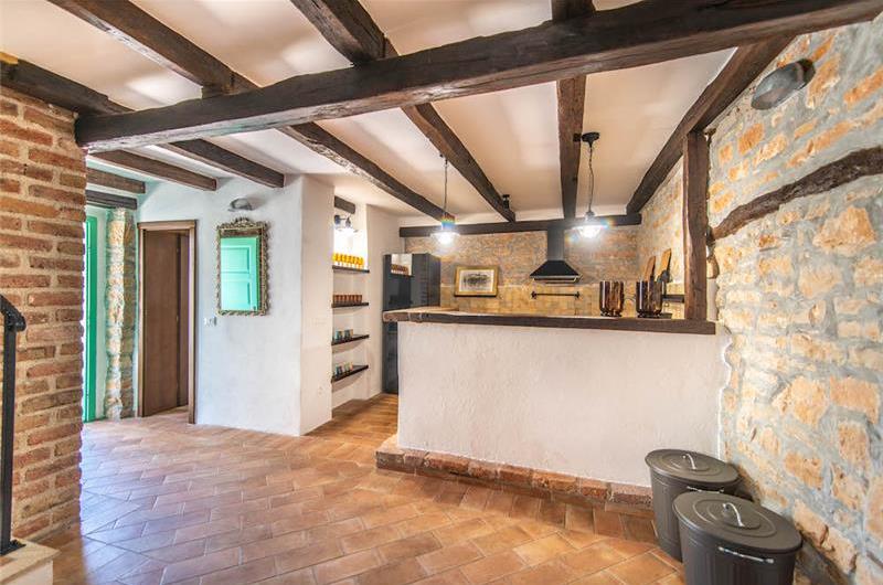 4-bedroom Villa with pool near Sveti Lovrec and Porec, Sleeps 10