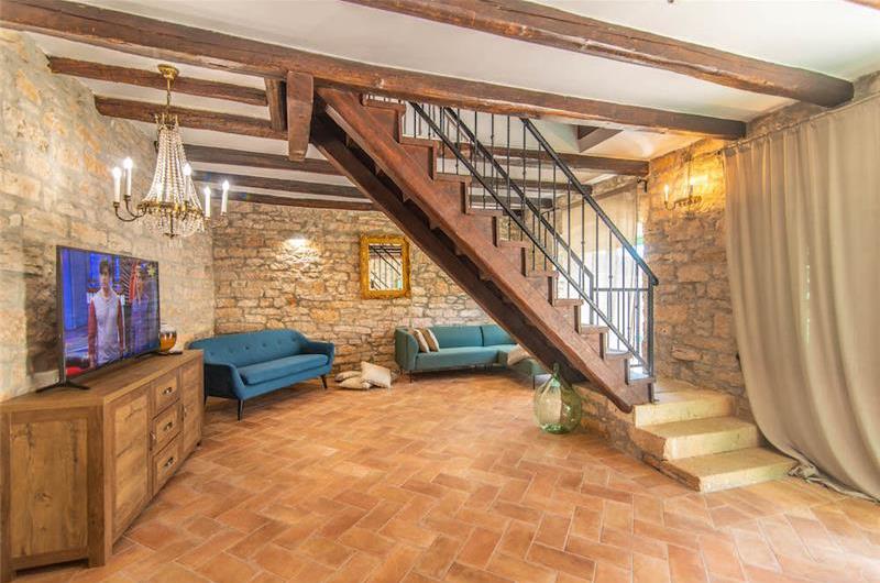 4-bedroom Villa with pool near Sveti Lovrec and Porec, Sleeps 10