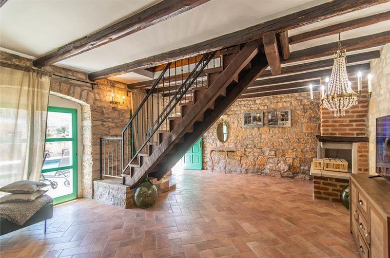 4-bedroom Villa with pool near Sveti Lovrec and Porec, Sleeps 10