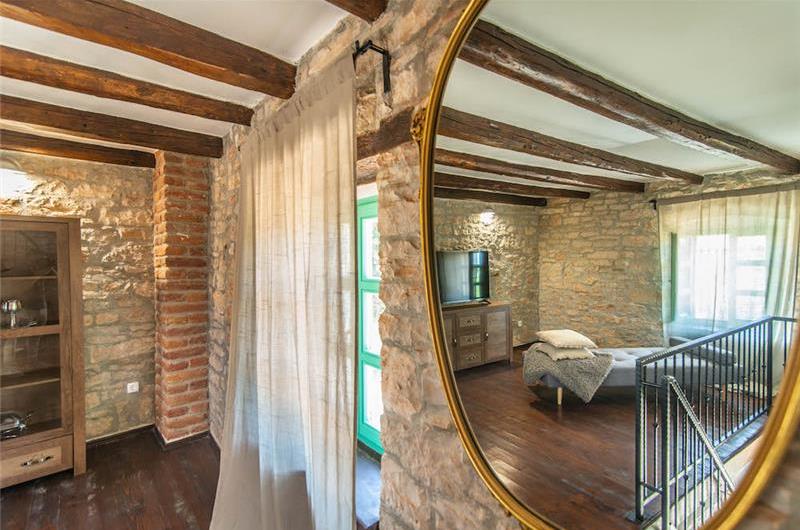 4-bedroom Villa with pool near Sveti Lovrec and Porec, Sleeps 10