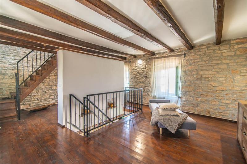 4-bedroom Villa with pool near Sveti Lovrec and Porec, Sleeps 10