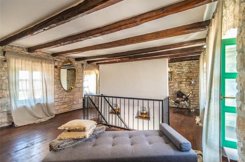 4-bedroom Villa with pool near Sveti Lovrec and Porec, Sleeps 10