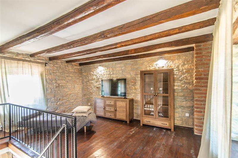 4-bedroom Villa with pool near Sveti Lovrec and Porec, Sleeps 10