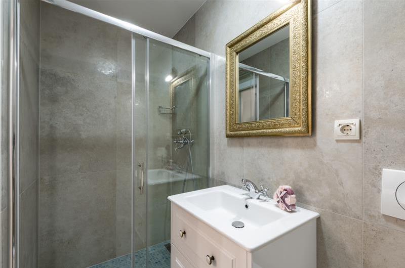 3 bedroom villa with pool near Mlini, Dubrovnik region, sleeps 7
