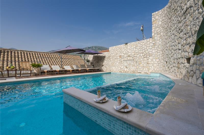 3 bedroom villa with pool near Mlini, Dubrovnik region, sleeps 7