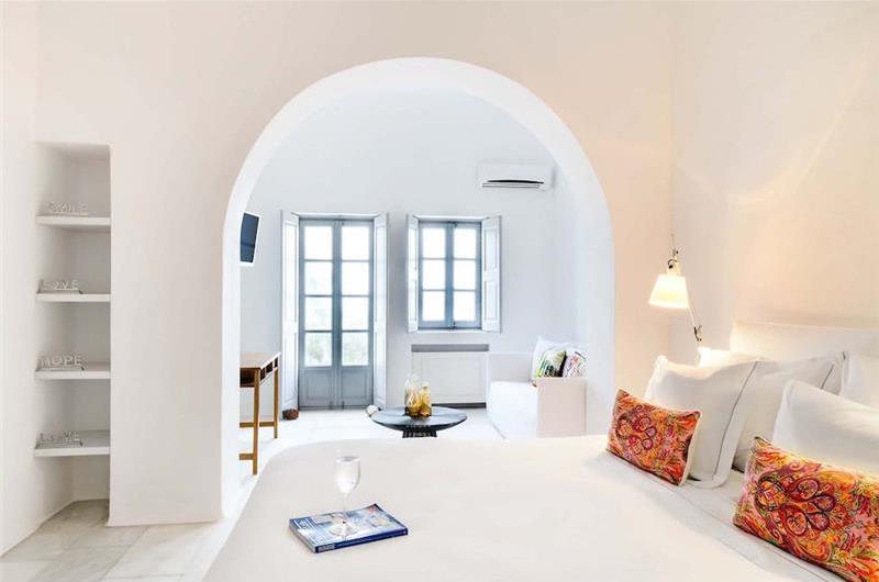7 bed villa with pool near Akrotiri, Santorini, sleeps 14
