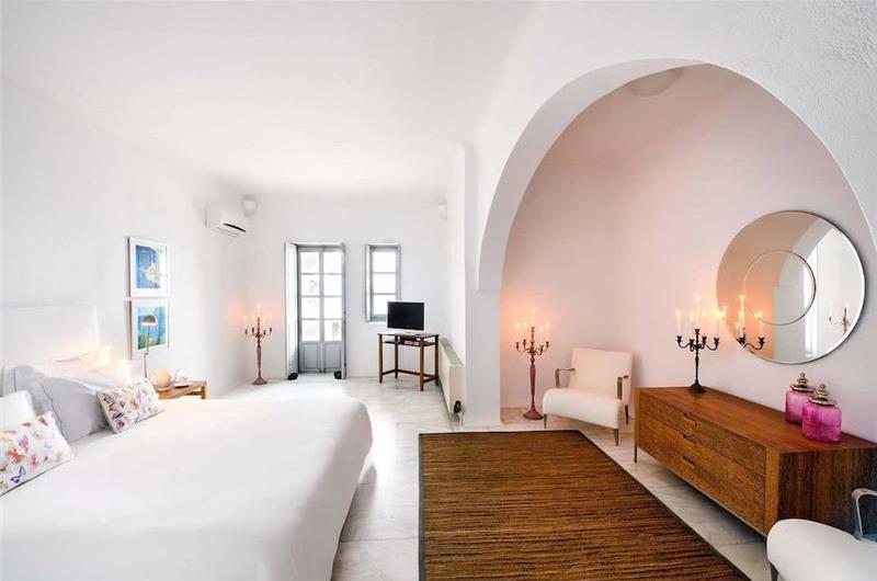 7 bed villa with pool near Akrotiri, Santorini, sleeps 14