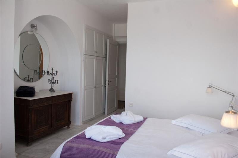 7 bed villa with pool near Akrotiri, Santorini, sleeps 14