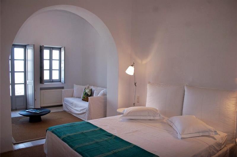 7 bed villa with pool near Akrotiri, Santorini, sleeps 14