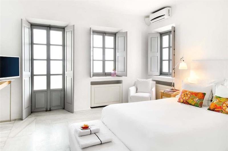 7 bed villa with pool near Akrotiri, Santorini, sleeps 14