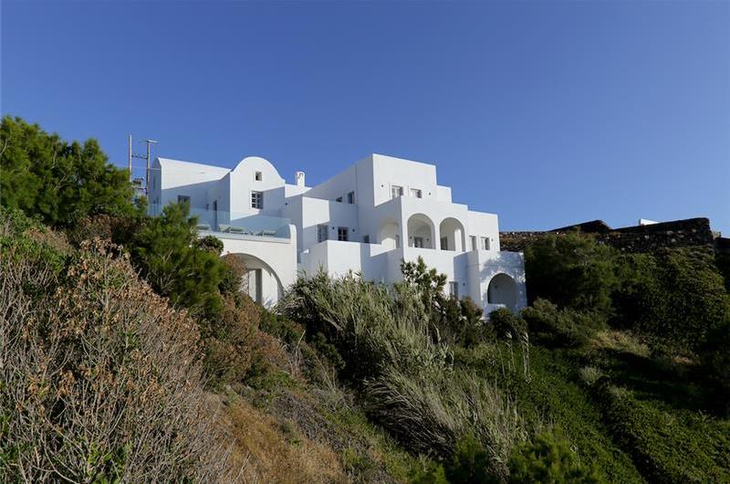 7 bed villa with pool near Akrotiri, Santorini, sleeps 14