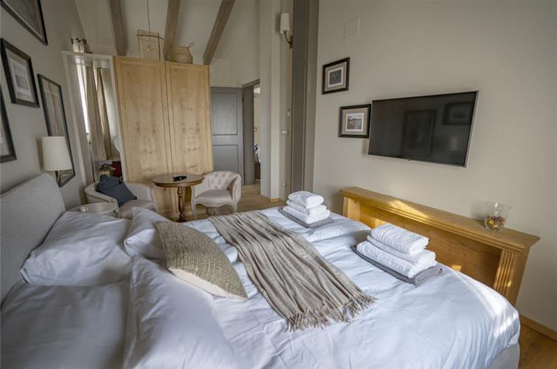 5 bedroom villa with heated pool near Momjan, Istria, sleep 12