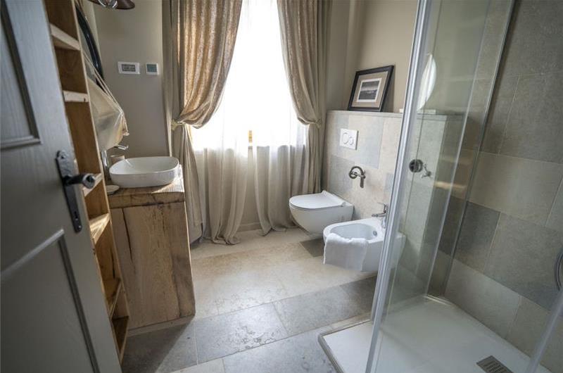 5 bedroom villa with heated pool near Momjan, Istria, sleep 12