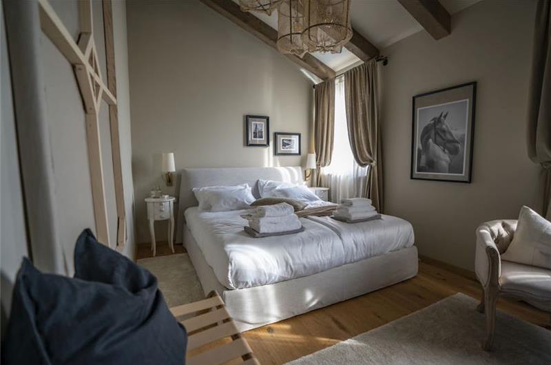 5 bedroom villa with heated pool near Momjan, Istria, sleep 12