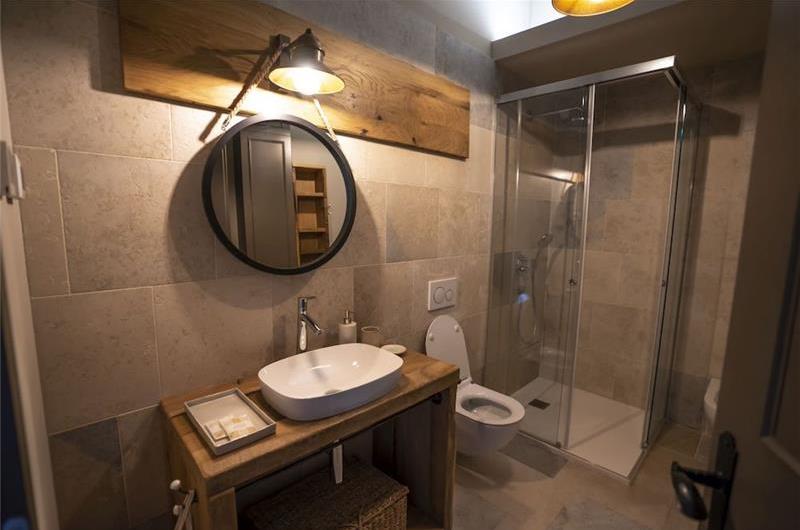 5 bedroom villa with heated pool near Momjan, Istria, sleep 12