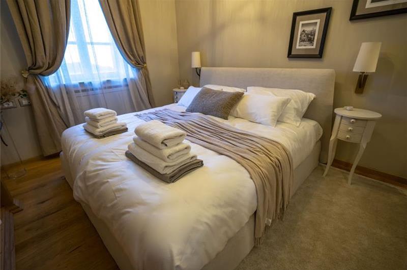 5 bedroom villa with heated pool near Momjan, Istria, sleep 12