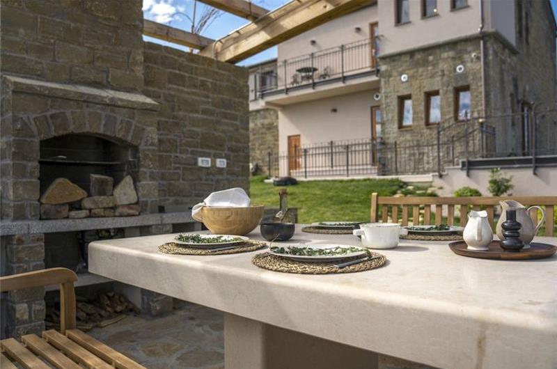 5 bedroom villa with heated pool near Momjan, Istria, sleep 12