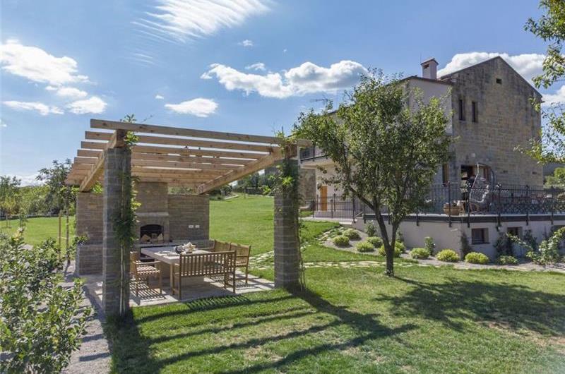 5 bedroom villa with heated pool near Momjan, Istria, sleep 12