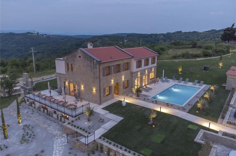 5 bedroom villa with heated pool near Momjan, Istria, sleep 12