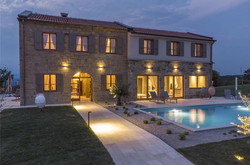 5 bedroom villa with heated pool near Momjan, Istria, sleep 12