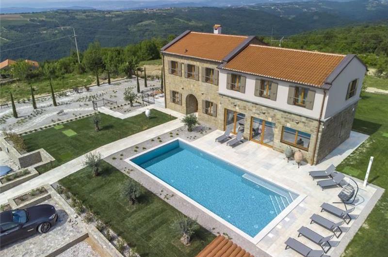5 bedroom villa with heated pool near Momjan, Istria, sleep 12