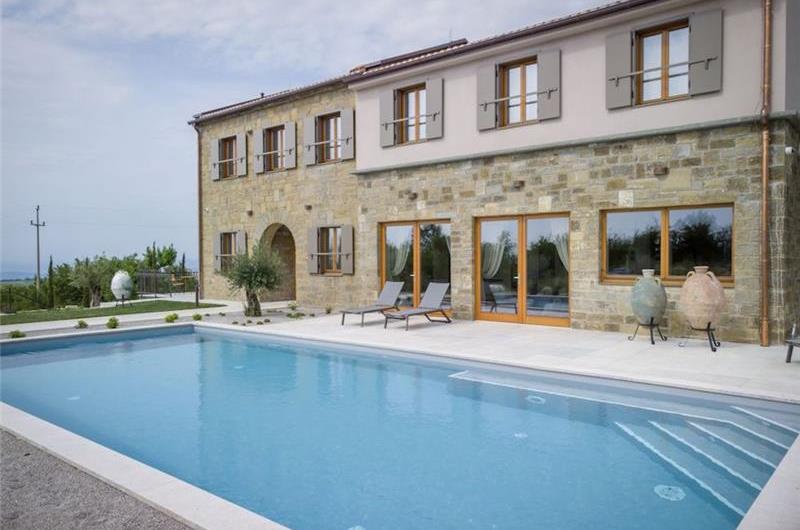 5 bedroom villa with heated pool near Momjan, Istria, sleep 12