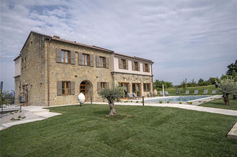 5 bedroom villa with heated pool near Momjan, Istria, sleep 12