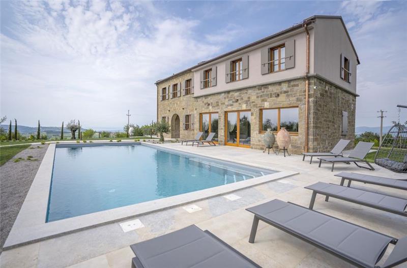 5 bedroom villa with heated pool near Momjan, Istria, sleep 12