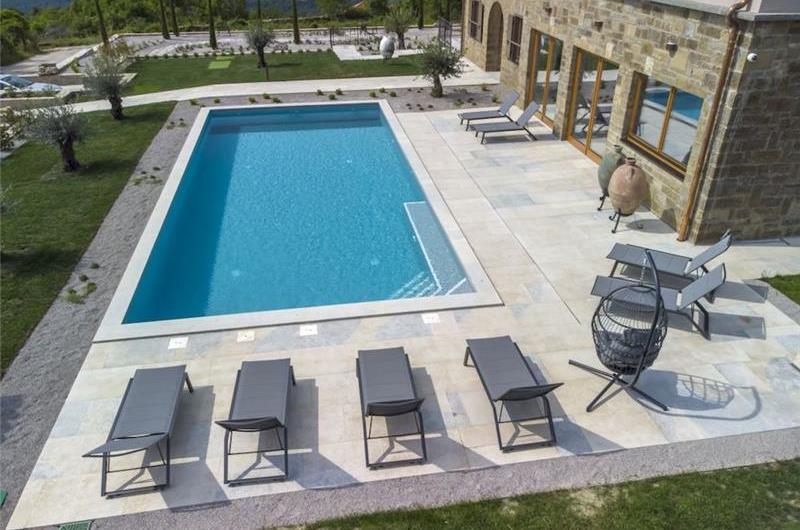 5 bedroom villa with heated pool near Momjan, Istria, sleep 12