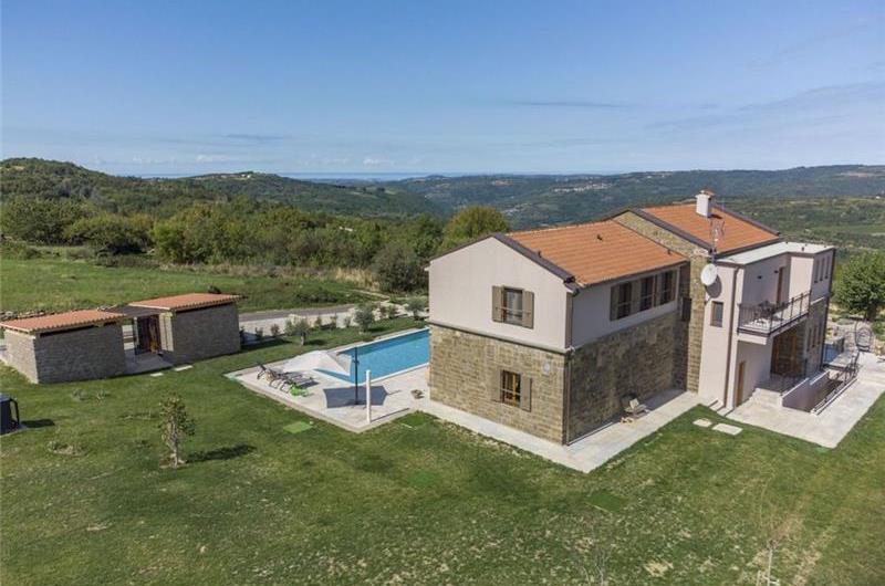 5 bedroom villa with heated pool near Momjan, Istria, sleep 12