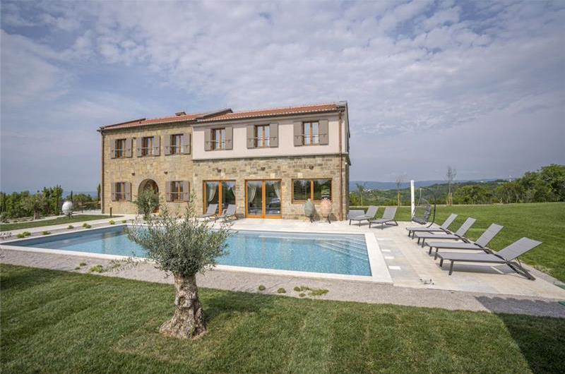 5 bedroom villa with heated pool near Momjan, Istria, sleep 12